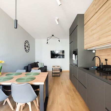 Wola Skwer Happy Apartment Varsóvia Exterior foto