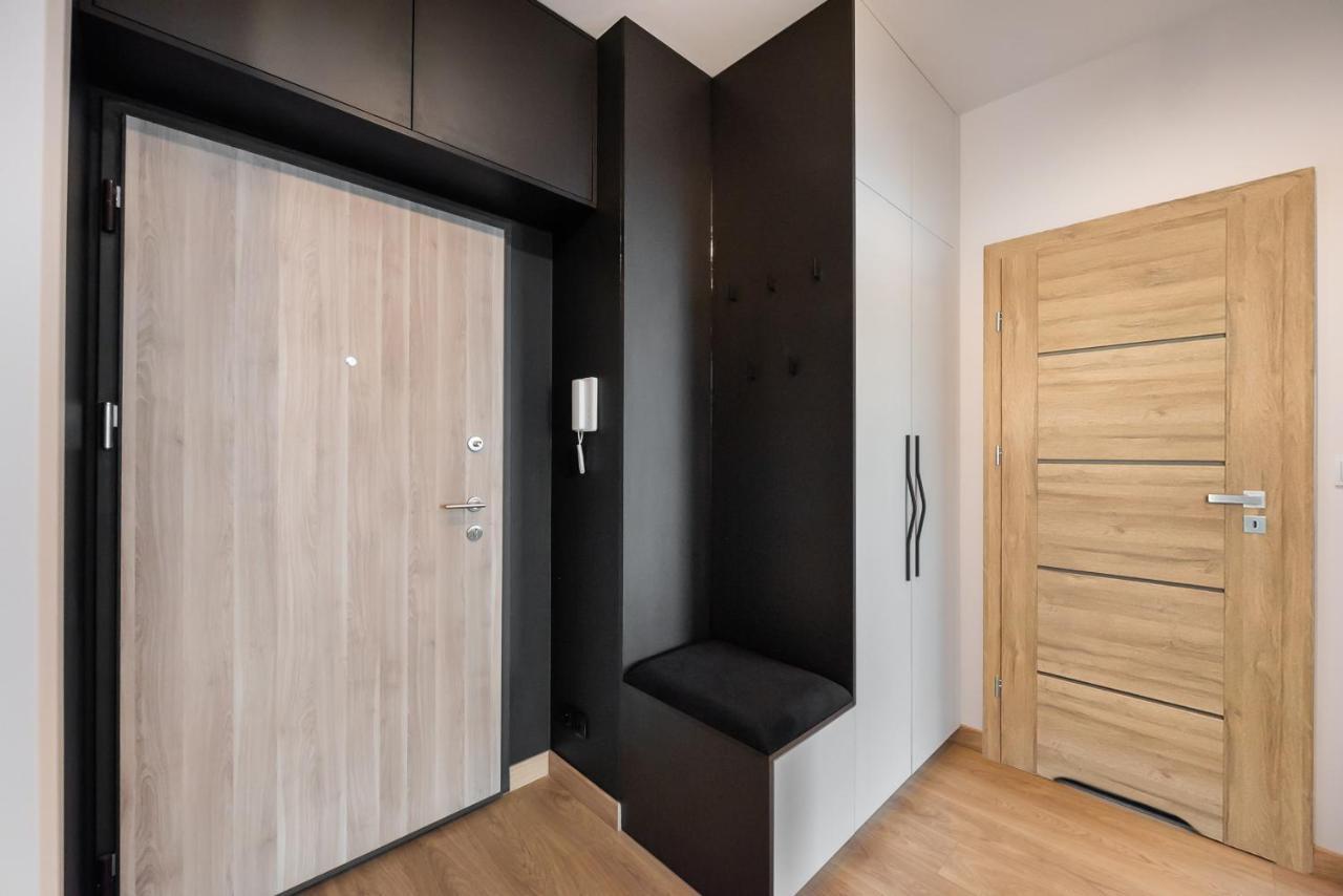 Wola Skwer Happy Apartment Varsóvia Exterior foto