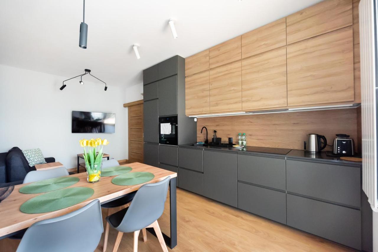 Wola Skwer Happy Apartment Varsóvia Exterior foto