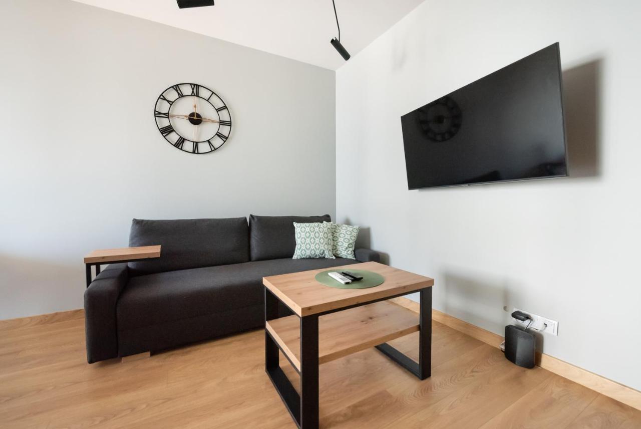 Wola Skwer Happy Apartment Varsóvia Exterior foto