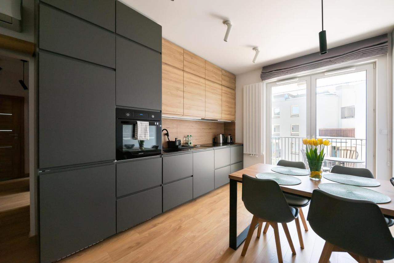 Wola Skwer Happy Apartment Varsóvia Exterior foto