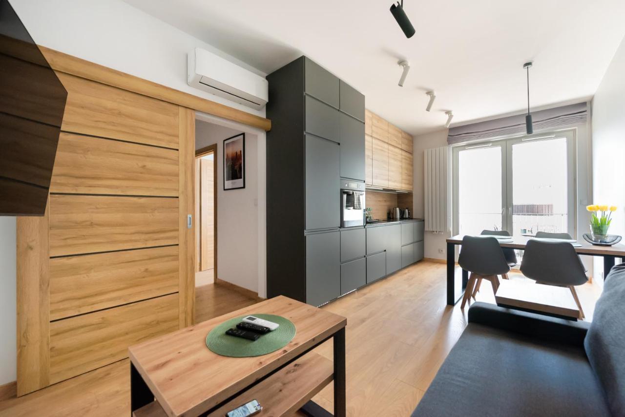 Wola Skwer Happy Apartment Varsóvia Exterior foto