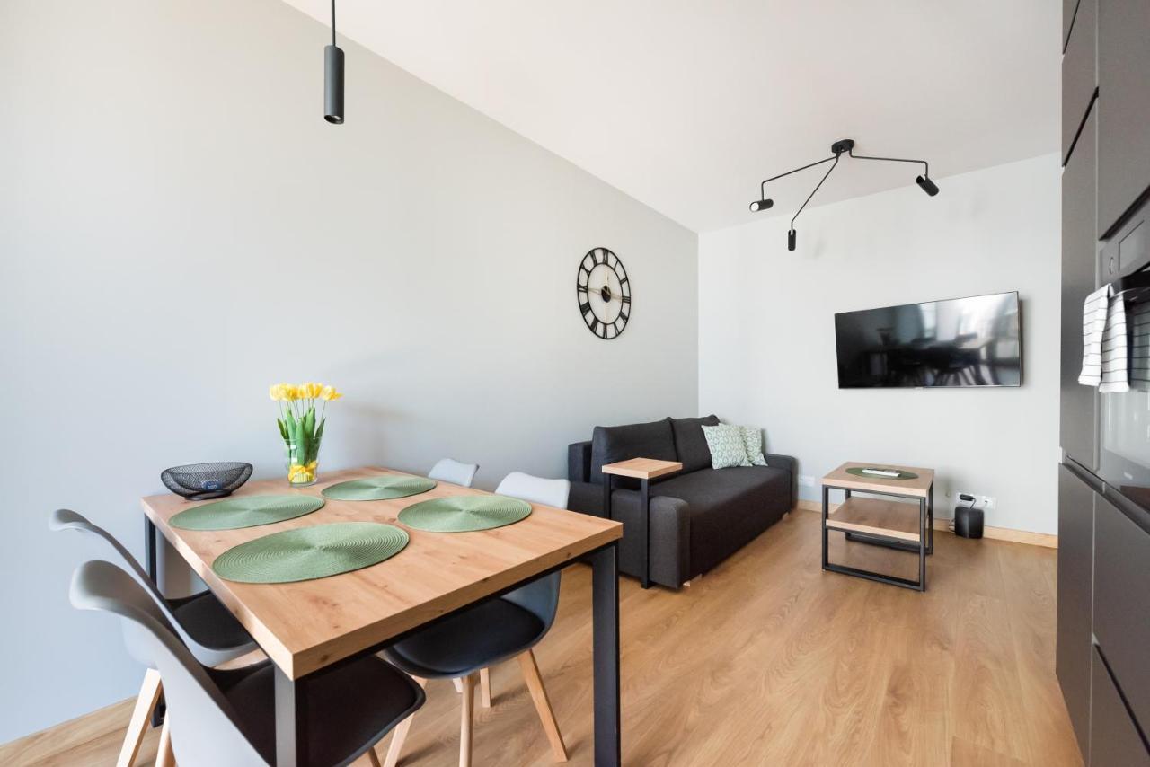 Wola Skwer Happy Apartment Varsóvia Exterior foto