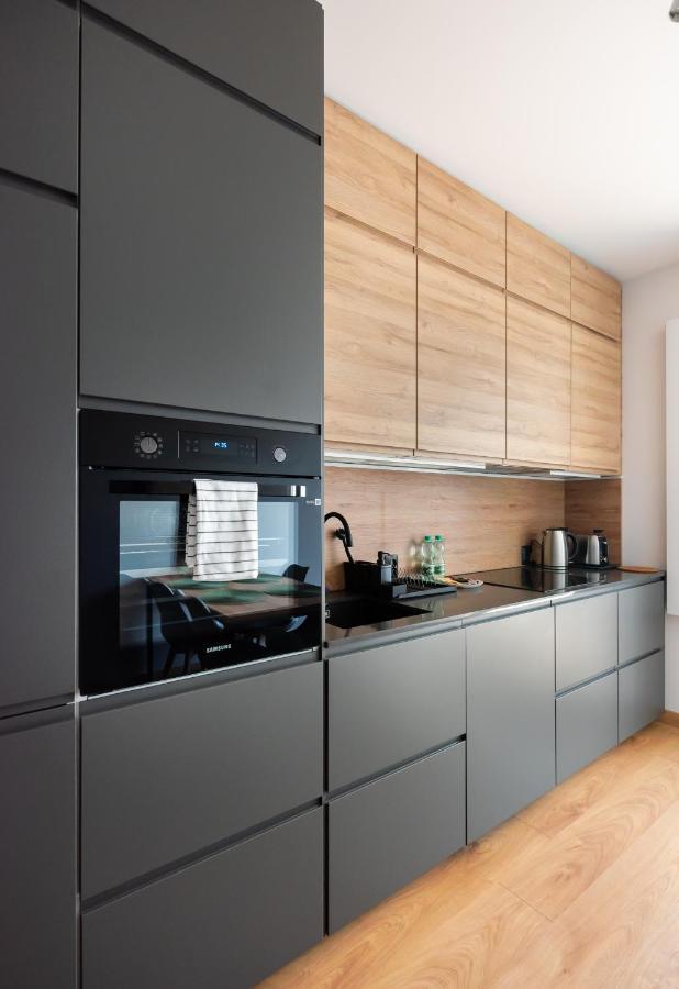 Wola Skwer Happy Apartment Varsóvia Exterior foto